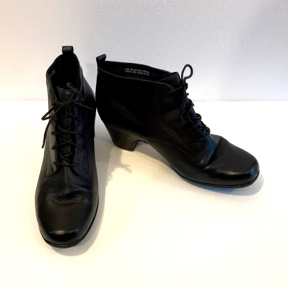 clarks active air walking boots